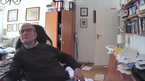 Snapshot of marginalie chatting on 03.05.25 marginalie online show from 03.05.25