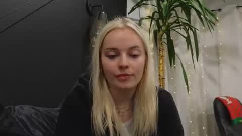margot_robbie7 online show from 01.14.25