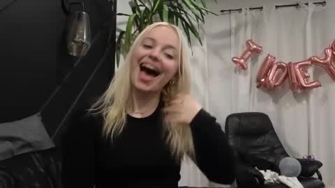 margot_robbie7 online show from 02.16.25