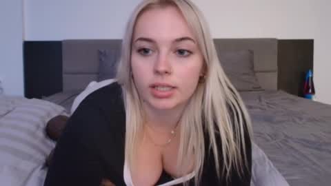 margot_robbie7 online show from 09.16.25