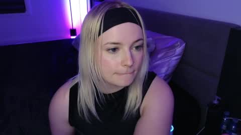 margot_robbie7 online show from 04.29.26