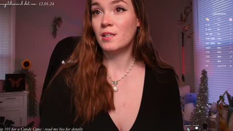 Snapshot of margotdiamond chatting on 12.01.24 online show from 12.01.24