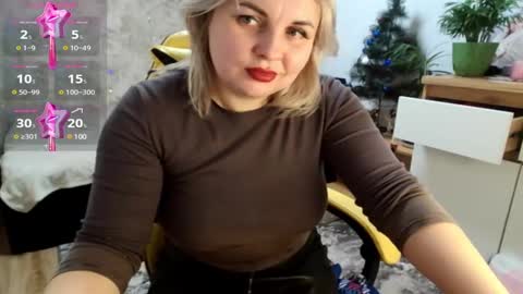 Snapshot of mari_77777 chatting on 12.14.24 Mari online show from 12.14.24