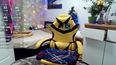 Snapshot of mari_77777 chatting on 12.19.24 Mari online show from 12.19.24