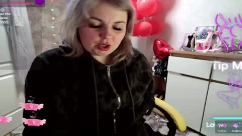 Snapshot of mari_77777 chatting on 03.10.25 Mari online show from 03.10.25