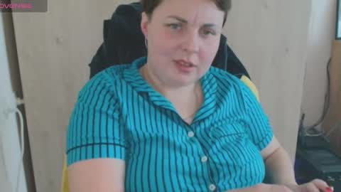 Snapshot of mari_77777 chatting on 10.12.25 Mari online show from 10.12.25