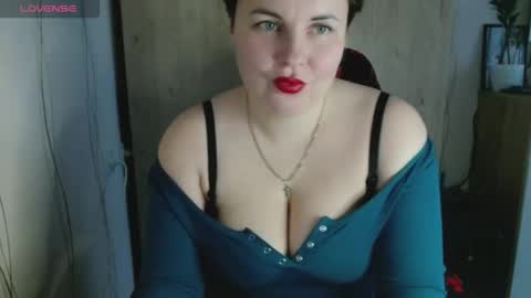 Snapshot of mari_77777 chatting on 10.24.25 Mari online show from 10.24.25