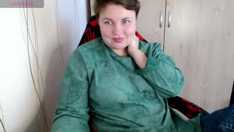 Snapshot of mari_77777 chatting on 10.27.25 Mari online show from 10.27.25