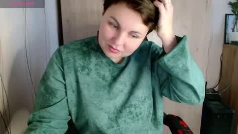 Snapshot of mari_77777 chatting on 10.28.25 Mari online show from 10.28.25