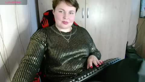 Snapshot of mari_77777 chatting on 10.29.25 Mari online show from 10.29.25