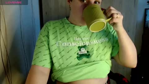 Snapshot of mari_77777 chatting on 11.05.25 Mari online show from 11.05.25