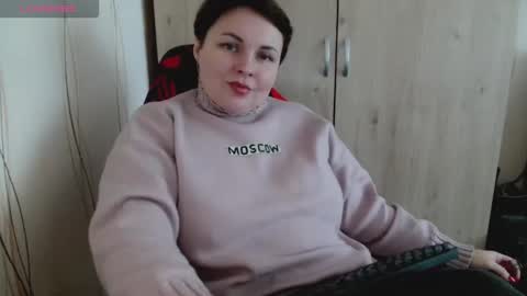 Snapshot of mari_77777 chatting on 11.06.25 Mari online show from 11.06.25