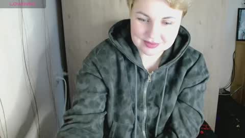 Snapshot of mari_77777 chatting on 11.18.25 Mari online show from 11.18.25