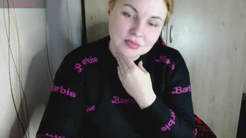 Snapshot of mari_77777 chatting on 11.24.25 Mari online show from 11.24.25