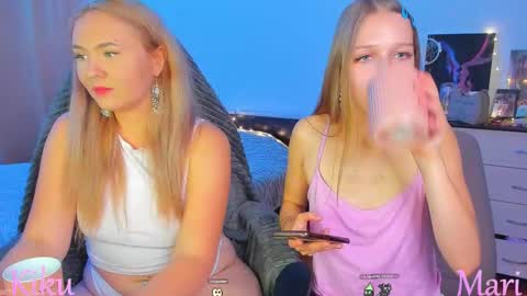 Snapshot of mari_kiku chatting on 09.11.25 Kiku and Marii - online show from 09.11.25