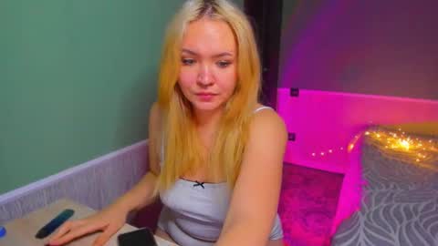 Snapshot of mari_kiku chatting on 11.03.25 Kiku and Marii - online show from 11.03.25