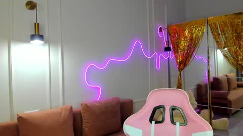 Snapshot of mari_nett chatting on 12.30.24 mari_nett online show from 12.30.24