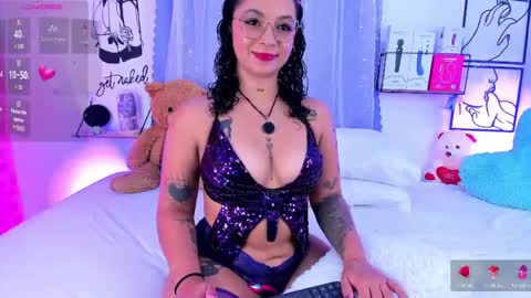 Mari Sweett  online show from 05.28.26