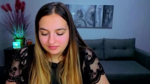 Snapshot of maria_bond chatting on 11.17.25 Maria online show from 11.17.25