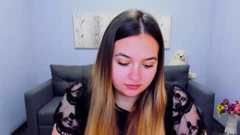 Snapshot of maria_bond chatting on 11.19.25 Maria online show from 11.19.25