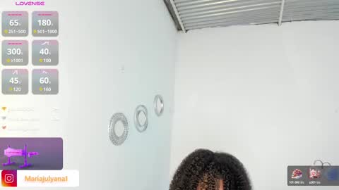 V A N E S S A  online show from 02.25.25