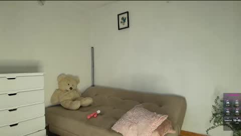 Snapshot of maria_petit chatting on 01.21.25 M. online show from 01.21.25