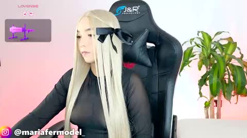 Snapshot of mariafer05 chatting on 10.15.25 Maria Fer online show from 10.15.25