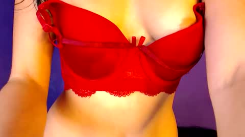 Snapshot of mariahuert chatting on 09.10.25 mariahuert online show from 09.10.25