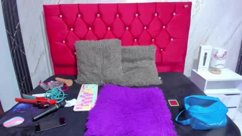 mariam_schubert online show from 11.15.25