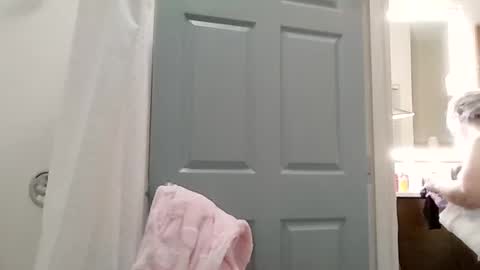 Snapshot of mariamaybe24 chatting on 09.30.25 Mariah online show from 09.30.25