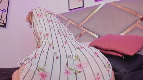 Snapshot of marian_pinzon chatting on 02.07.25 Marian online show from 02.07.25