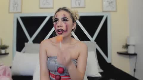 Snapshot of marian_pinzon chatting on 11.01.25 Marian online show from 11.01.25