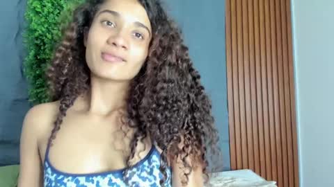 Snapshot of marian_rios chatting on 03.04.25 Marian online show from 03.04.25