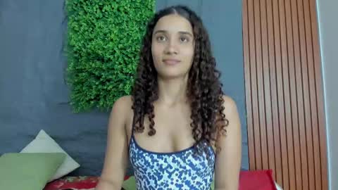 Snapshot of marian_rios chatting on 03.11.25 Marian online show from 03.11.25