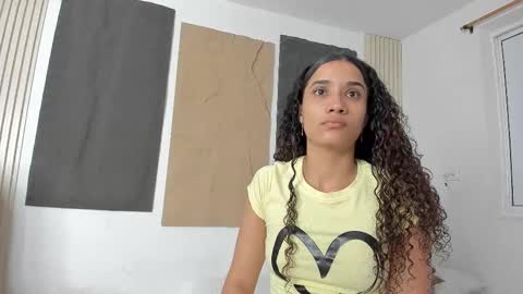 Snapshot of marian_rios chatting on 10.01.25 Marian online show from 10.01.25