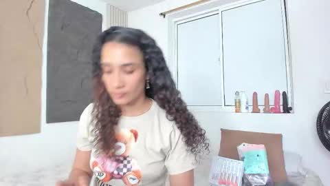 Snapshot of marian_rios chatting on 10.14.25 Marian online show from 10.14.25