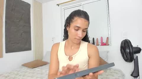 Snapshot of marian_rios chatting on 10.16.25 Marian online show from 10.16.25