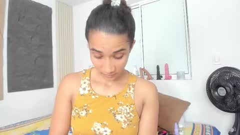 Snapshot of marian_rios chatting on 10.27.25 Marian online show from 10.27.25