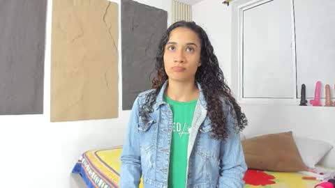 Snapshot of marian_rios chatting on 10.30.25 Marian online show from 10.30.25