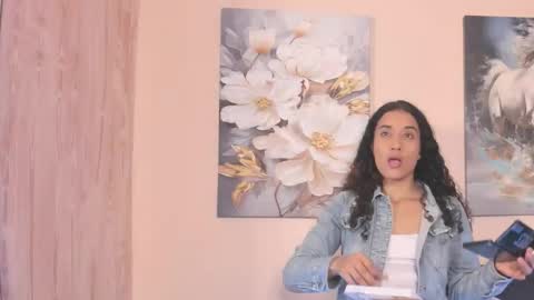 Snapshot of marian_rios chatting on 10.31.25 Marian online show from 10.31.25