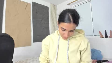 Snapshot of marian_rios chatting on 11.22.25 Marian online show from 11.22.25