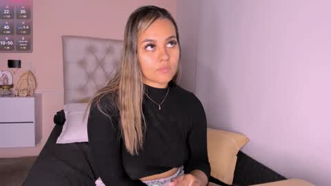 Snapshot of mariana__roe chatting on 12.10.24 Mariana Roe online show from 12.10.24