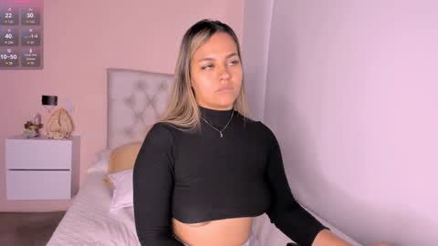 Snapshot of mariana__roe chatting on 01.12.25 Mariana Roe online show from 01.12.25