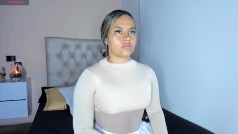 Snapshot of mariana__roe chatting on 11.06.25 Mariana Roe online show from 11.06.25