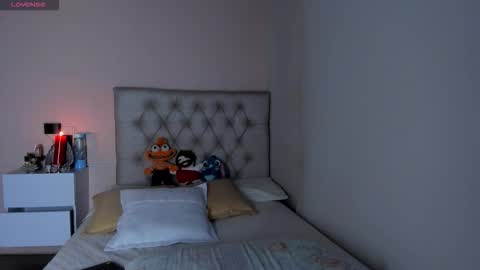 Mariana Roe online show from 11.24.25