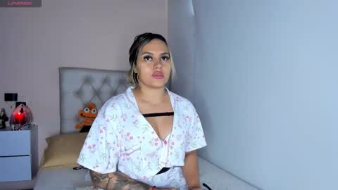 Mariana Roe online show from 11.30.25