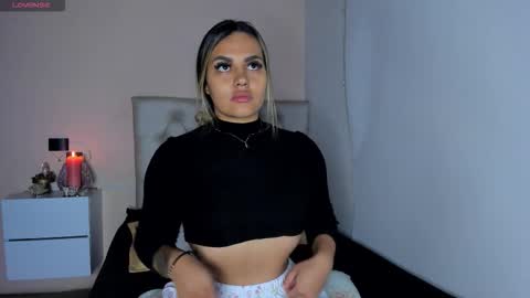 Mariana Roe online show from 12.19.25