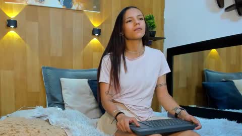 Snapshot of mariana_aangel chatting on 10.06.25 Mariana Angel online show from 10.06.25