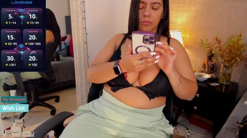 Snapshot of mariana_c chatting on 01.18.25 Mar y online show from 01.18.25