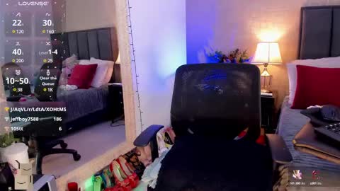 Snapshot of mariana_c chatting on 02.22.25 Mar y online show from 02.22.25